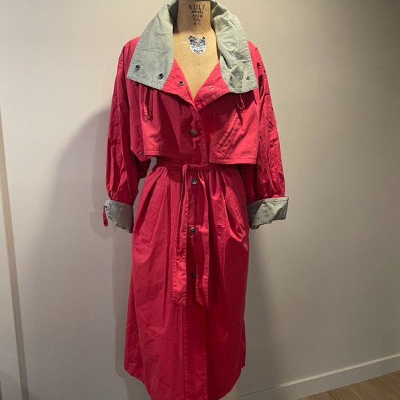 VINTAGE 80’s Oversized Fuchsia Trench Coat - Picture 5 of 7